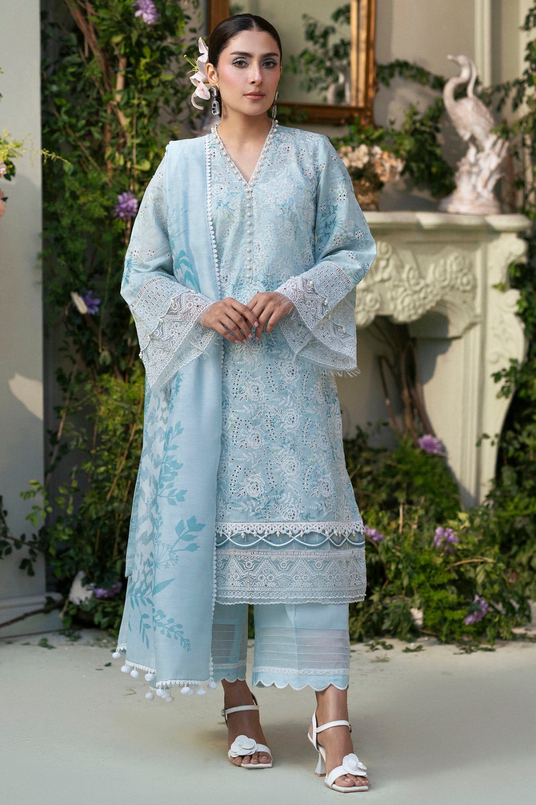 5425-LAVENDER | Amal Embroiderd Lawn | Motifz