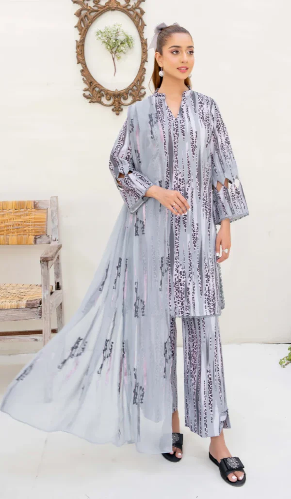 D02 | Ziva Embroiderd Lawn'25 | Humdum