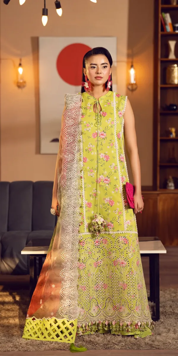 SE-V4-05 | Subday Bloom Embroidered Lawn | Tana Bana