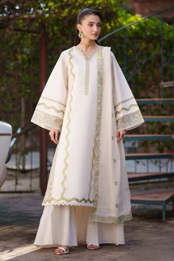 F-03 | Fiona Lawn '26 | Mahnur